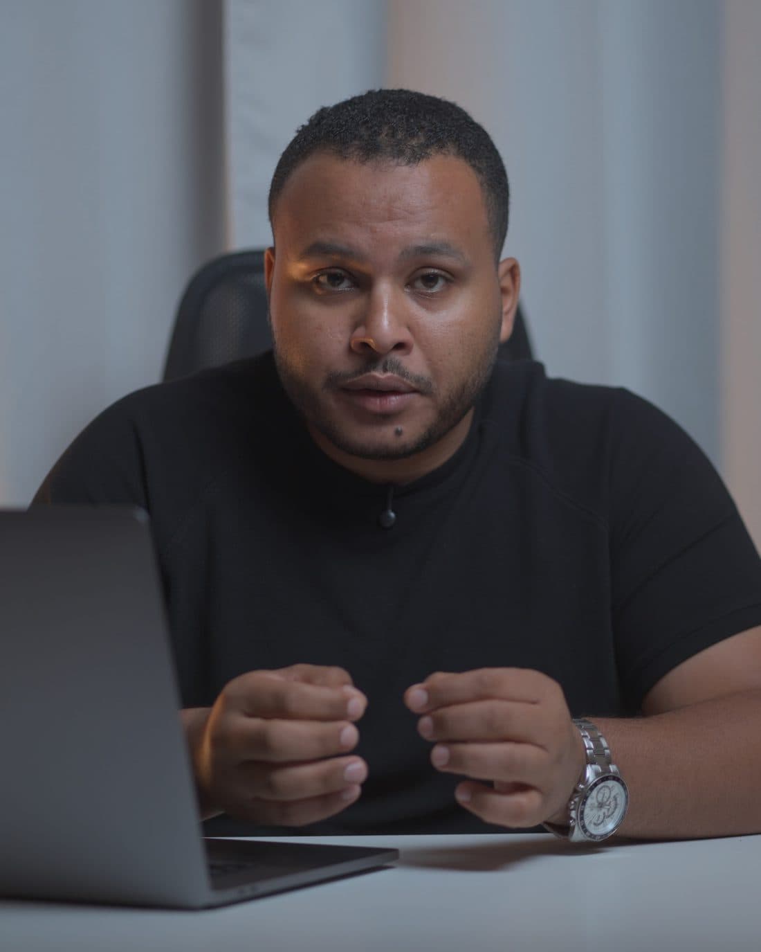 محمد سعيد أثناء تصوير أحد دروس الدورة